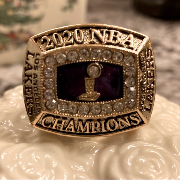 2020 LA Lakers World Championship Fan Ring - Picture 1 of 4